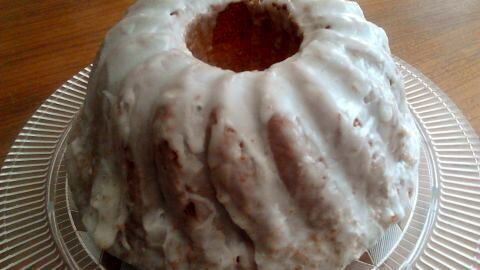 Saftiger Zitronenkuchen mit Zuckerguss: So schnell und einfach gelingt dir dieser Klassiker aus dem Artikel einfacher zitronenkuchen.