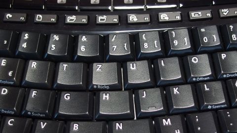 Verschmutzte Tastatur reinigen