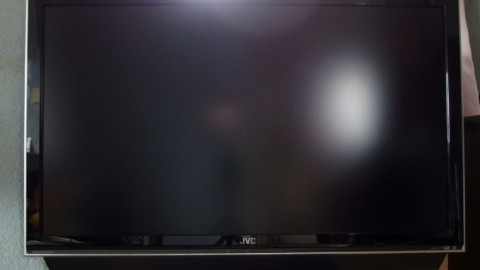 TFT / Monitore / TV-Bildschirme mit Glas-Microfasertuch reinigen