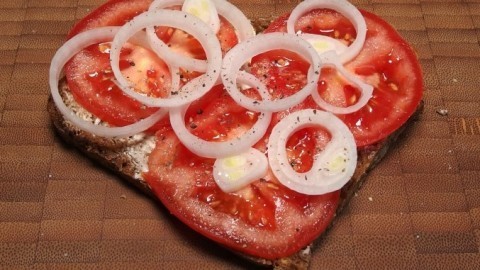 Tomaten-Zwiebel Schnitte
