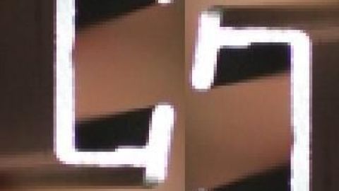 Montageschiene für die Wandbefestigung von Flachbildschirmen, zeigt zwei Profile zur sicheren Anbringung.