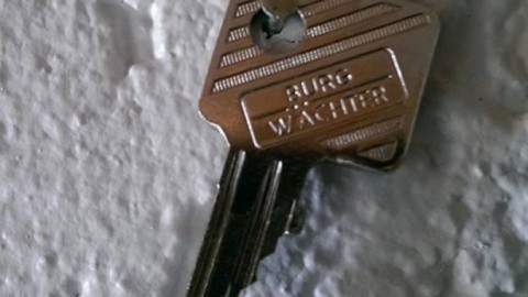 Schlüssel vergessen? Tür öffnen ohne teuren Schlüsseldienst
