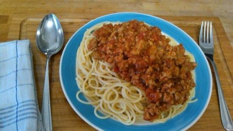 Spaghetti mit Tomatenfleischsoße (Spaghetti Bolognese)