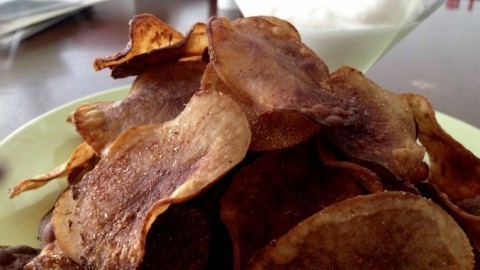 Knusprige Kartoffelchips aus dem Backofen