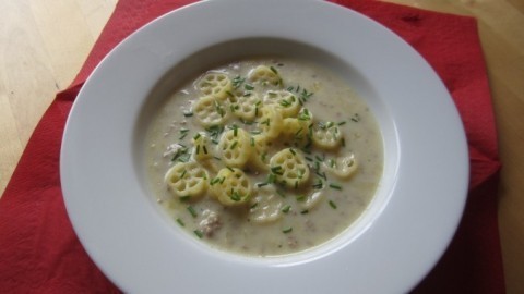 Schnelle Käse-Lauch-Suppe mit Hackfleisch