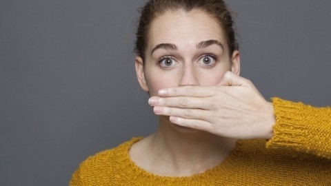 Mundgeruch: Ursachen und Gegenmittel