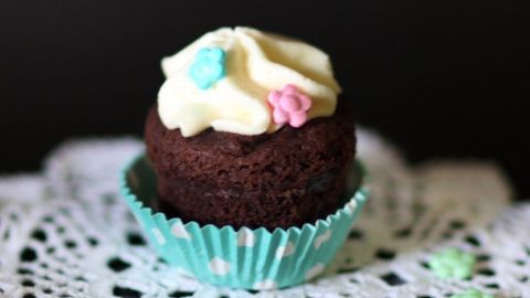 Das Topping dieser Schokoladenmuffins ist aus Quark, sehr lecker und nicht zu süß. Das Topping dieser Schokoladenmuffins ist aus Quark, sehr lecker und nicht zu süß.