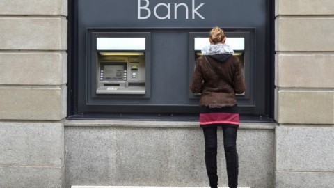 Trickbetrüger: Vorsicht vor dieser Art von Bankomatkarten-Diebstahl