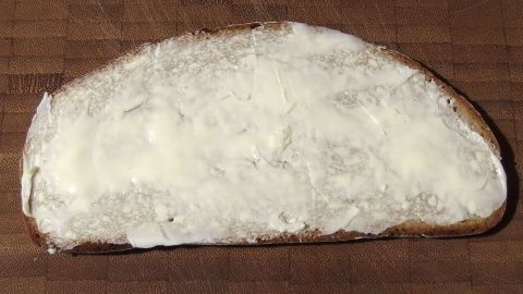 Harte Butter einfach aufs Brot bringen ohne zu warten