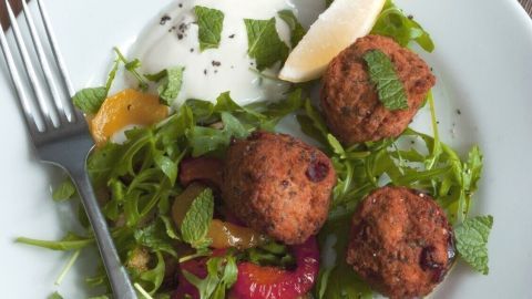 Zucchini Falafel mit Tzatziki - vegetarisch