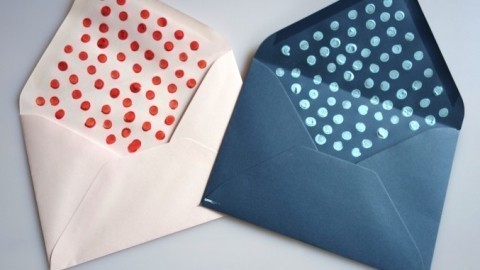 Polka Dots auf Briefumschlägen