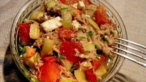 Thunfisch-Tomaten-Paprika-Salat