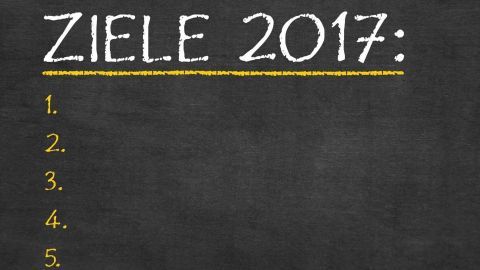 Eine Tafel mit dem Text "Ziele 2017:", auf der fünf leere Linien für gute Vorsätze im neuen Jahr stehen.