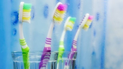 Zahnbürsten richtig reinigen