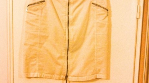 Sonnencremeflecken aus weißen Kleidungsstücken entfernen