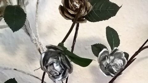 Rosen aus Teelichtschalen basteln