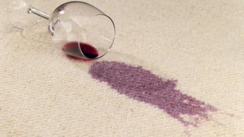 Rotwein aus Teppichboden leicht entfernen - wirkt immer!