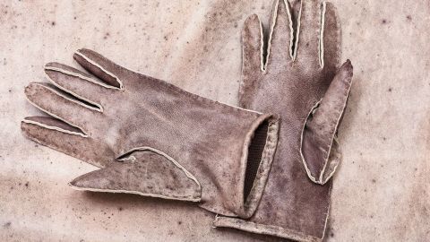 Leder-Fingerhandschuhe mit kaputtem Futter als Autohandschuhe