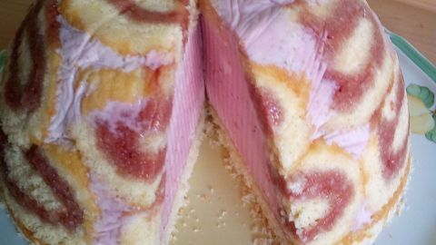 Erdbeer-Buttermilch-Torte