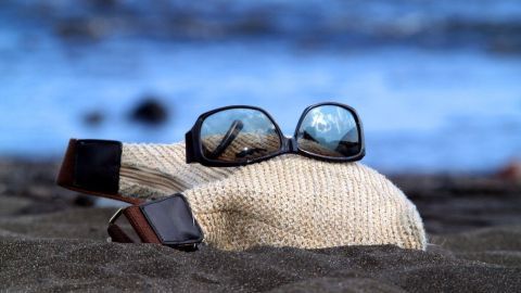 Wertsachen am Strand schützen - so geht's