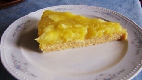Schneller und saftiger Apfelkuchen: Beim Kochen der Äpfel darauf achten, dass die Apfelstücke ganz bleiben und nicht zu Apfelmus werden.