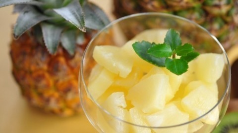 Halsentzündungen: Gefrorene Ananas hilft!