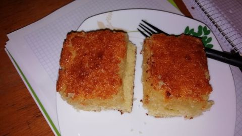 Basbousa - arabischer Grießkuchen