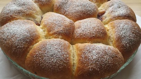 Gefüllte Buchteln mit Zwetschgenmarmelade