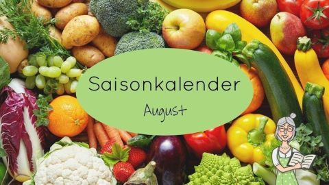 Bunte Auswahl an regionalem Obst und Gemüse im August, umgeben von einem Saisonkalender mit dem Titel „Saisonkalender - August“.