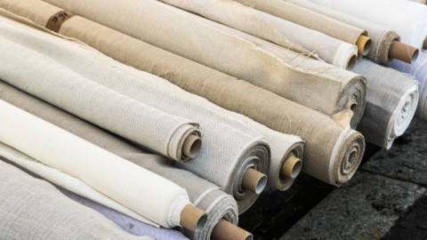 Trennwand aus Papprollen von Teppichen herstellen