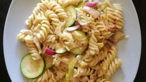 Mediterrane Fusilli mit Meeresfrüchten