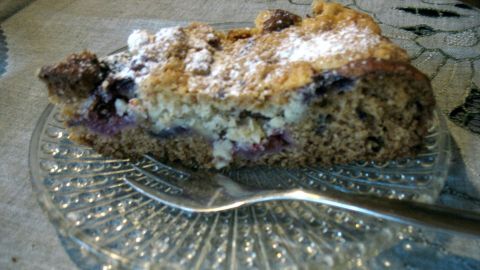 Beerentorte mit Cashew-Streuseln