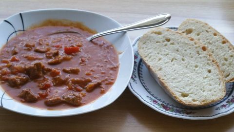 Würzige Gulaschsuppe