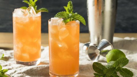 Dieser leckere Zombie-Cocktail ist einfach zuzubereiten und perfekt für heiße Sommerabende!