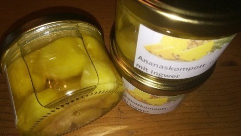 Ananaskompott mit Ingwer herstellen