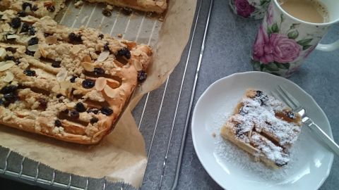 Apfelkuchen mit Joghurt und Mandelmilch