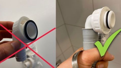Ein beschädigter Waschmaschinenablauf wird in einer Hand gehalten und neben einem korrekt installierten Ablaufsystem gezeigt.