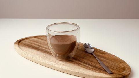 So einfach kann Mousse au Chocolat sein: Mit nur 2 Zutaten zauberst du dieses cremige Dessert.