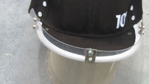 Coronaschutz-Baseball-Cap mit Visierschild aus Plexiglas