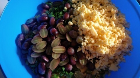 Herbstlicher Nudelsalat mit Nüssen und Trauben
