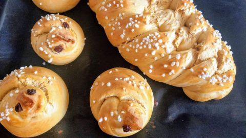 Alles fertig gebacken für die Kaffeetafel oder den Osterbrunch. Duftet herrlich und schmeckt noch besser.