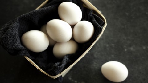 Eier ausblasen und Stempel entfernen