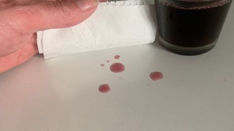Kleinste Flecken wie z. B. Fettspritzer, Kuchenteig- oder Soßenkleckse, Krümel, Milchtropfen, einfach Kleckse aller Art in Miniformat sind schnell weggewischt, umweltfreundlich und hygienisch