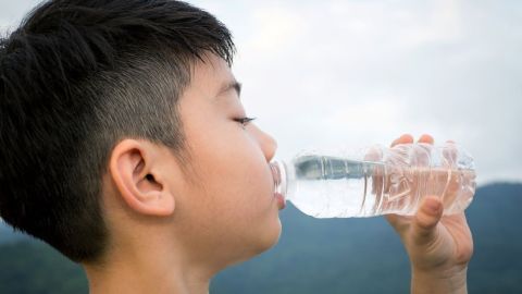 Warum haben PET-Flaschen Kerben im Boden?