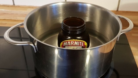 Marmite-Brotaufstrich wird wieder weich und streichfähig
