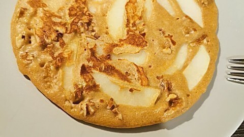 Pfannkuchen mit Dinkelmehl, Apfel und Walnuss