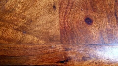 Wasserflecken auf Holzmöbel entfernen - mit Walnussöl