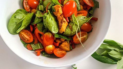 Kichererbsensalat mit Hähnchen, Spinat & Bärlauch