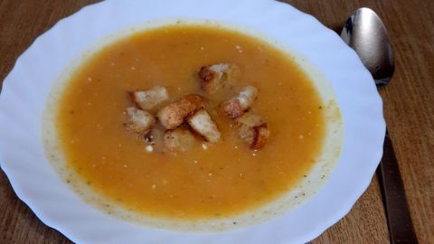 Delikate Wurzelgemüse-Cremesuppe