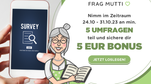 Eine Hand hält ein Smartphone, das eine Umfrage zeigt, während eine fröhliche ältere Frau mit einer Anleitung lächelt.